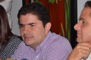 El gobernador Facundo Castillo Cisneros, acompañará este jueves 26 de febrero al Ministro de Vivienda Luis Felipe Henao Cardona quién estará en la capital araucana  en el  sorteo de 429 viviendas.